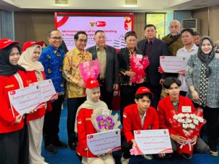 Materi Kuliah Umum Jerry Hermawan Lo, Ketua Dewan Penasehat JHL Merah Putih Kasih (JHL Foundation) membuat Rektor Universitas Hasanuddin, Prof Dr. Ir Jamaluddin Jompa, M.Sc, dengan segenap guru besar dan civitas akademika, Selasa (28/10/2025)