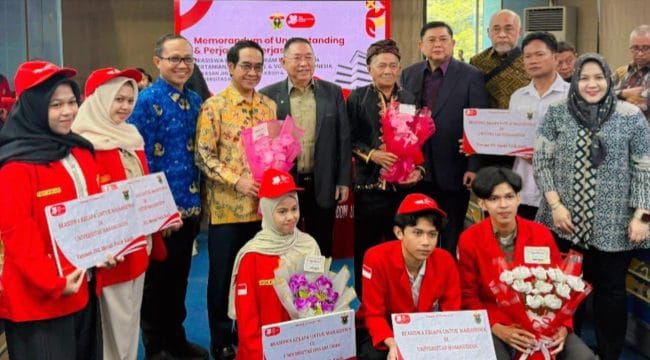 Materi Kuliah Umum Jerry Hermawan Lo, Ketua Dewan Penasehat JHL Merah Putih Kasih (JHL Foundation) membuat Rektor Universitas Hasanuddin, Prof Dr. Ir Jamaluddin Jompa, M.Sc, dengan segenap guru besar dan civitas akademika, Selasa (28/10/2025)