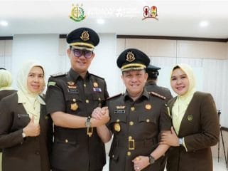 Keterangan foto : Kepala Kejaksaan Tinggi Daerah Khusus Jakarta (Kajati DKJ) Dr. Patris Yusrian Jaya secara resmi telah melantik Dr. Safrianto Zuriat Putra, SH MH menjadi Asisten Tindak Pidana Umum (Aspidum), Rabu (29/10/2025)
