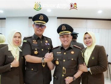 Keterangan foto : Kepala Kejaksaan Tinggi Daerah Khusus Jakarta (Kajati DKJ) Dr. Patris Yusrian Jaya secara resmi telah melantik Dr. Safrianto Zuriat Putra, SH MH menjadi Asisten Tindak Pidana Umum (Aspidum), Rabu (29/10/2025)