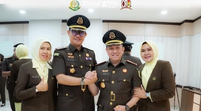 Keterangan foto : Kepala Kejaksaan Tinggi Daerah Khusus Jakarta (Kajati DKJ) Dr. Patris Yusrian Jaya secara resmi telah melantik Dr. Safrianto Zuriat Putra, SH MH menjadi Asisten Tindak Pidana Umum (Aspidum), Rabu (29/10/2025)