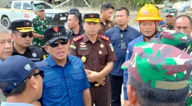 Keterangan foto: Satgas PKH saat melakukan penertiban beberapa hari yang lalu, Kamis (30/10/2025/Sumber Foto Mukhsin Nasir)