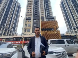 Keterangan foto: Zentoni selaku Kuasa Hukum Konsumen sekaligus sebagai Direktur Eksekutif LAK.