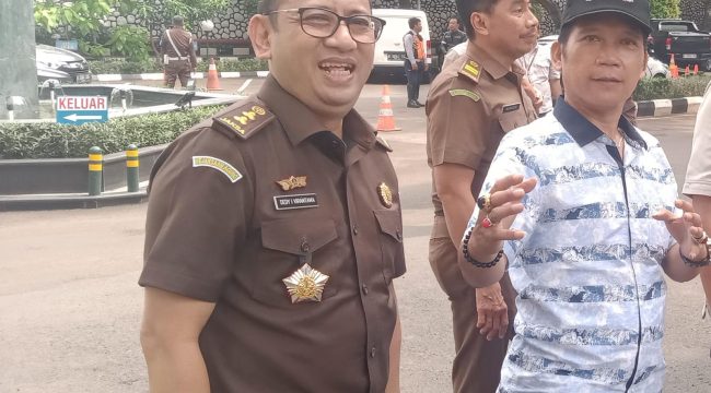 Keterangan foto : Matahukum Mukhsin Nasir bersama Kepala Kejaksaan Negeri ( Kejari) Kabupaten Karawang Dedy Irwan Virantama, Sabtu (1/11/2025)