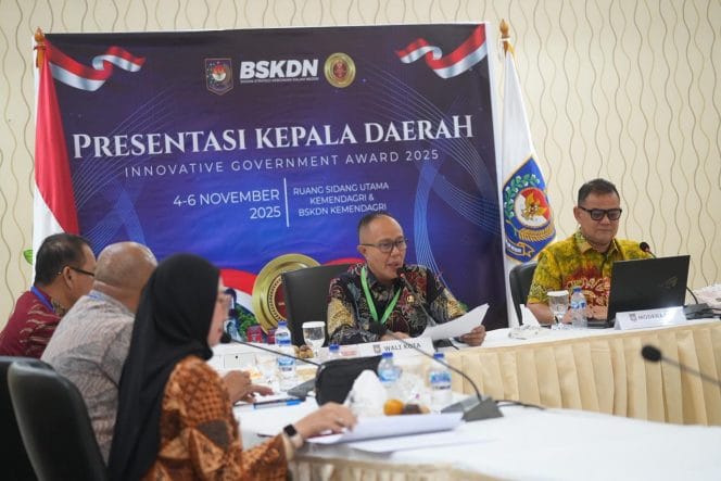 
Kamis (5/11/2025) ini, Wali Kota Sukabumi memaparkan berbagai inovasi unggulan yang lahir dari kebutuhan nyata masyarakat