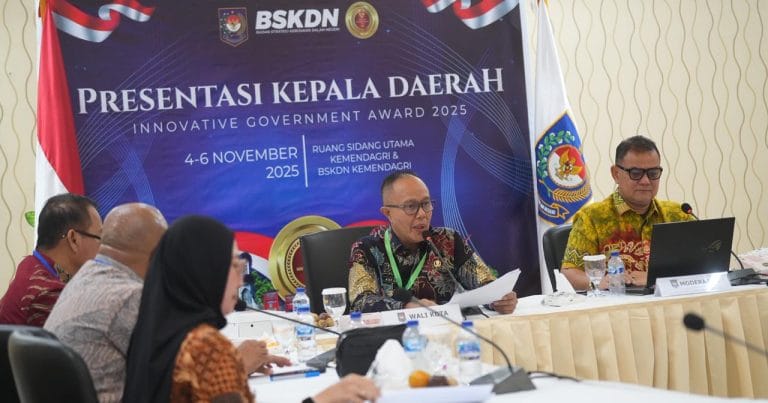 Walikota Sukabumi Presentasikan Inovasi Unggulan,Dalam Penilaian Iga Di Kemendagri 5 Inovasi Unggulan Pemkot Sukabumi Dalam Penilaian Iga Kemendagri