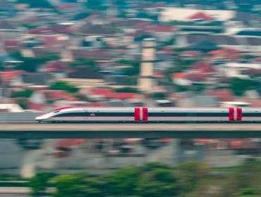 Keterangan foto : KCIC menghadirkan promo spesial bertajuk “Whoosh Hero’s Deal” sebagai bentuk apresiasi kepada masyarakat yang telah menjadikan Whoosh sebagai moda transportasi modern pilihan utama.