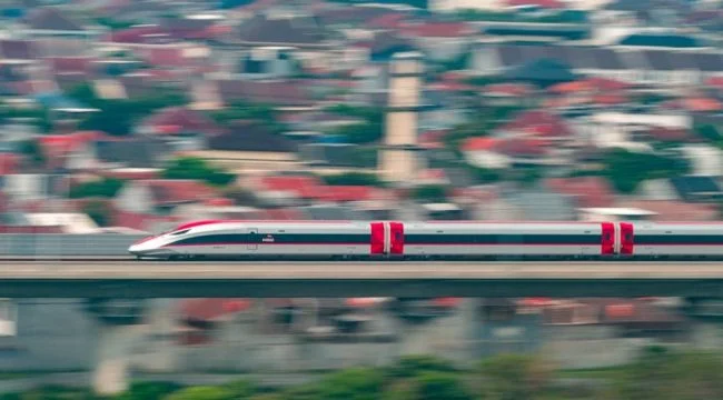 Keterangan foto : KCIC menghadirkan promo spesial bertajuk “Whoosh Hero’s Deal” sebagai bentuk apresiasi kepada masyarakat yang telah menjadikan Whoosh sebagai moda transportasi modern pilihan utama.