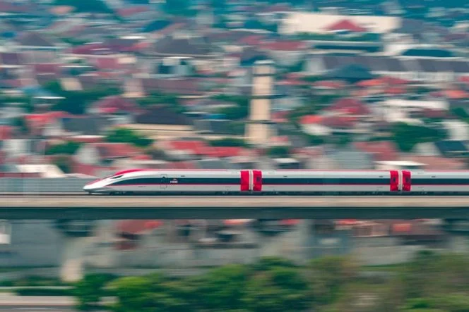 
Keterangan foto : KCIC menghadirkan promo spesial bertajuk “Whoosh Hero’s Deal” sebagai bentuk apresiasi kepada masyarakat yang telah menjadikan Whoosh sebagai moda transportasi modern pilihan utama.