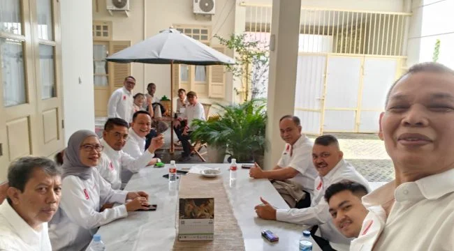 Keterangan foto : Projo Banten siap gabung ke partai Gerindra, Jumat (7/11/2025)