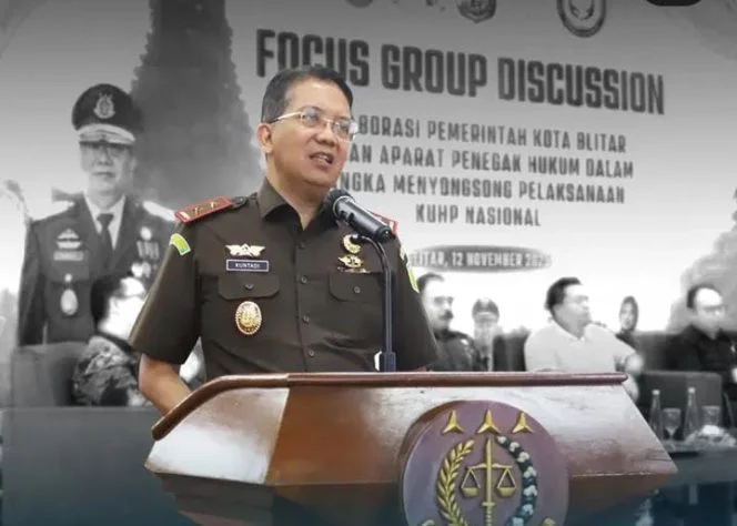 
Keterangan foto : Kepala Kejaksaan Tinggi (Kajati) Jawa Timur (Jawa Timur), Dr Kuntadi, Jumat (21/11/2025)