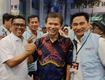 Keterangan foto : Ketua Projo Banten Zulham Medy bersama Gubernur Banten, Sabtu (29/11/2025)