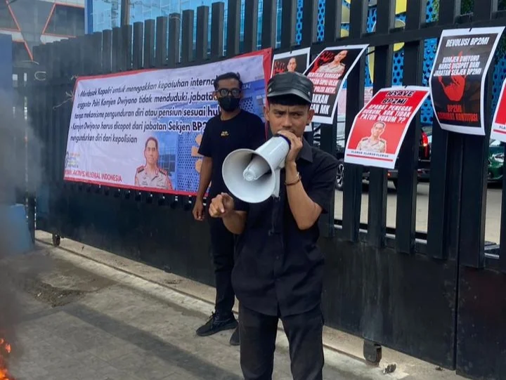 Hami Gelar Aksi Demonstrasi Jilid Ii Di Depan Bp2Mi, Desak Pencopotan Komjen Dwiyono Dari Jabatan Sekjen 2 Hami Gelar Aksi Demonstrasi Jilid Ii Di Depan Bp2Mi, Desak Pencopotan Komjen Dwiyono Dari Jabatan Sekjen