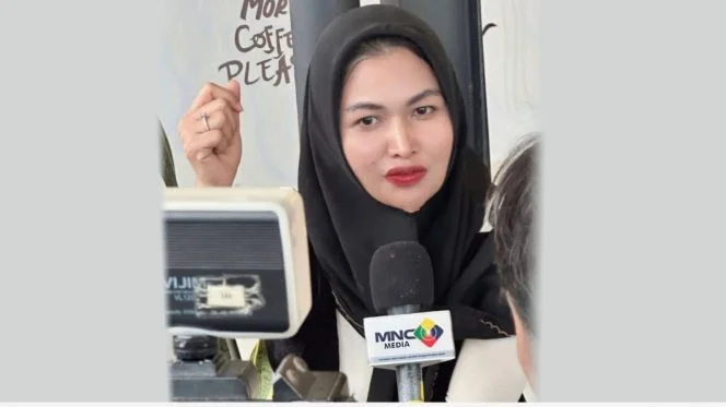 
Keterangan foto: Camelia Panduwinata Lubis