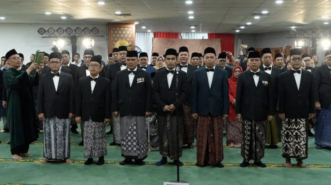 
Kemenhaj Lantik Pejabat Baru, Publik Berharap Mereka Punya Kemampuan Ekstra untuk Benahi Kuota Haji 