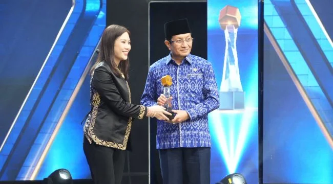 Menteri Agama Nasaruddin Umar. Hadir mendampingi, Staf Khusus Menag bidang Pengambangan SDM dan Media Ismail Cawidu, Staff Khusus Menag bidang Kerukunan dn Layanan Keagamaan, Pengawasan dan Kerjasama Luar Negeri Gugun Gumilar, serta Kepala Biro Humas dan Komunikasi Publik Thobib Al Asyhar.