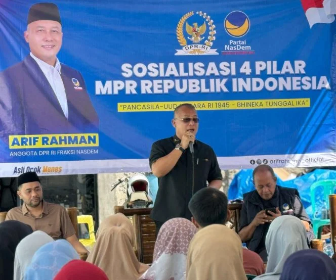 
Menjaga Pilar Kebangsaan Anggota DPR RI Arif Rahman Melakukan sosialisasi Empat Pilar Bersama Ibu-Ibu PKK