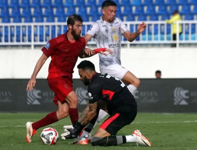 
Arema FC Gagal Menang di Kanjuruhan, Ditahan Imbang Madura United