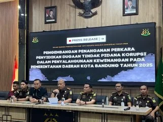 Keterangan foto : Kepala Kejaksaan Negeri (Kajari) Bandung, Irfan Wibowo, dalam jumpa pers di Kota Bandung, Jawa Barat, Rabu (10/12).