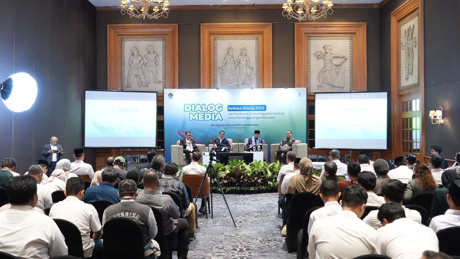 Refleksi Kinerja 2025, Menag: Agama Jadi Energi Pemersatu Bangsa 2 Refleksi Kinerja 2025, Menag: Agama Jadi Energi Pemersatu Bangsa