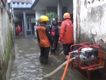 Dikepung Banjir dan Longsor: Pengamat Nilai Lemahnya Kontrol Pemkot dan Pemprov.