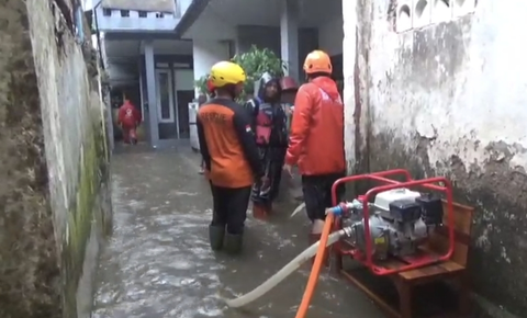 Dikepung Banjir dan Longsor: Pengamat Nilai Lemahnya Kontrol Pemkot dan Pemprov.