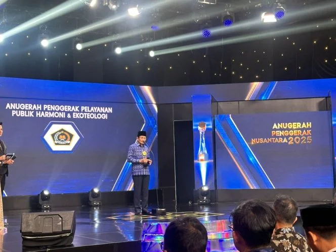 
Menag Dapat Anugerah Penggerak Nusantara 2025 Bidang Harmoni dan Ekoteologi