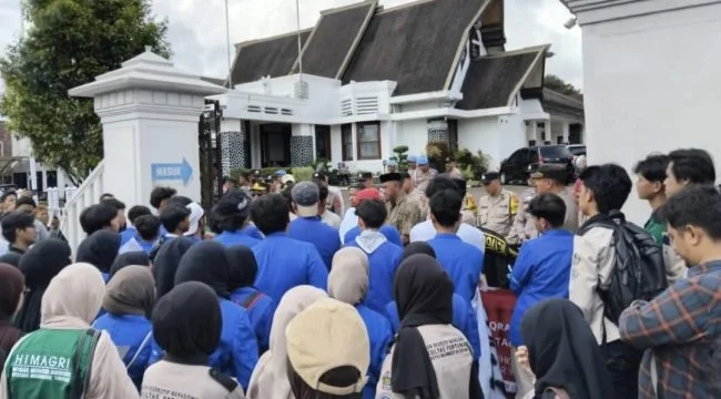 Keterangan Foto: BEM Fakultas Pertanian Universitas Muhammadiyah Sukabumi (UMMI) dan Keluarga Besar Mahasiswa (KBM)