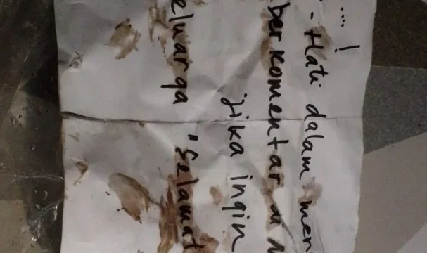 Keterangan foto : Teror kiriman bangkay ayam, Kamis (22/1/2026)