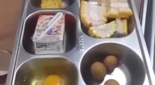 Keterangan foto; Menu MBG di SMAN 1 Cigemblong, Kabupaten Lebak.