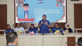 Keterangan foto : Ketua DPD Partai Demokrat Jabar, Anton Sukartono Suratto, dengan wajah berseri, Kamis (16/4/2026)