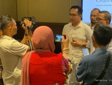 Keterangan foto : Peneliti Senior IndexPolitica Indonesia, Denny Charter, Kamis (16/4/2026)