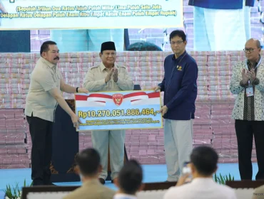 Keterangan foto : Satuan Tugas Penertiban Kawasan Hutan (Satgas PKH) kembalikan uang negara, Rabu (13/5/2026)