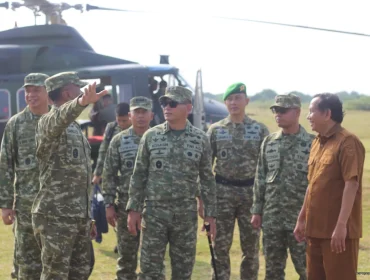 Keterangan foto : Pangdam III/Siliwangi, Mayjen TNI Kosasih, melakukan kunjungan kerja langsung ke wilayah Kecamatan Cimanggu, Kabupaten Pandeglang, Banten, pada Selasa (12/05/2026)